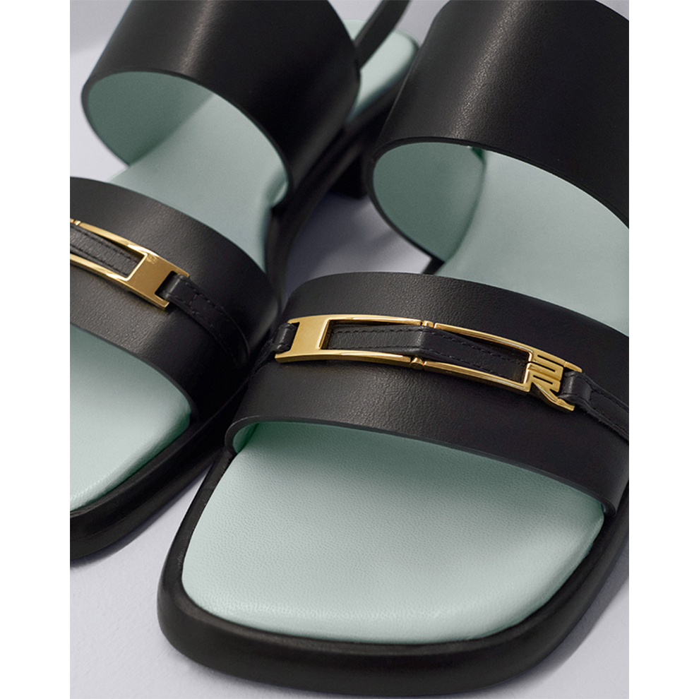 足元から高揚感を。バリエーション豊かな「セルジオ ロッシ」の春夏コレクション