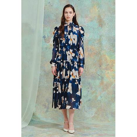 圧倒的美オーラ。春をまとうシフォンドレス