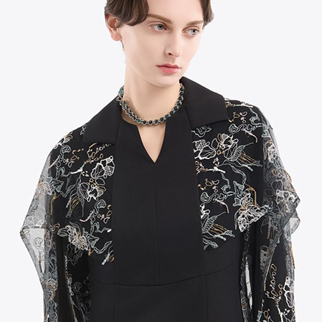 特別な一日を引き立てる「ミューラル」のドレス