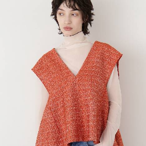 人気のペプラムジレに春カラーが入荷