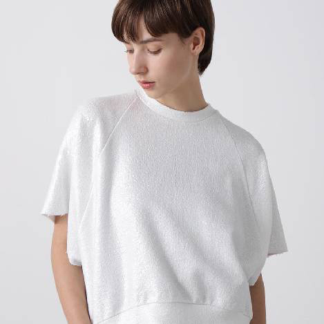 箔プリントで上品に纏うリラクシーなセットアップアイテム