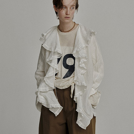 夏アイテムにプラスワン!秋を先取る「ウーア」の新作ウェア&バッグ