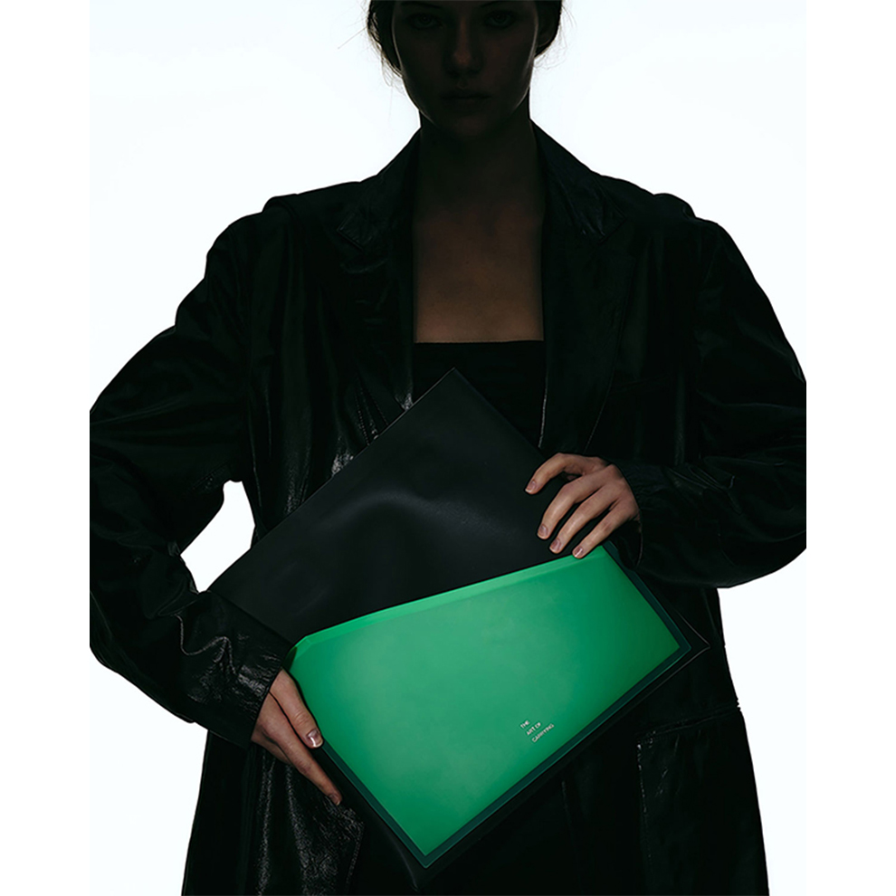 シーンを行き来するバッグ。私の二面性に寄り添う「ジ アートオブキャリング」の新作