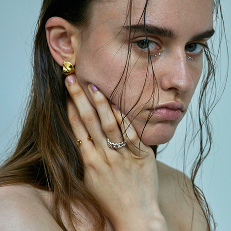 自然を映す曲線美「レム」のピアス＆イヤーカフ