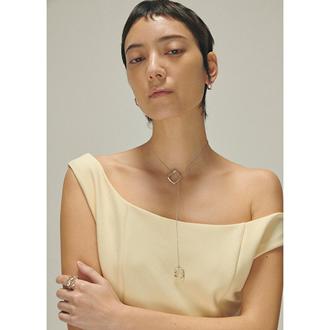 日常に溶け込み、印象を引き立てる「メゾンドパルス」のジュエリー