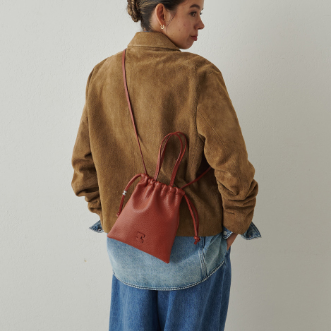 ＜shoulder bag＞スタイリングを彩る、さりげない華やかさを。