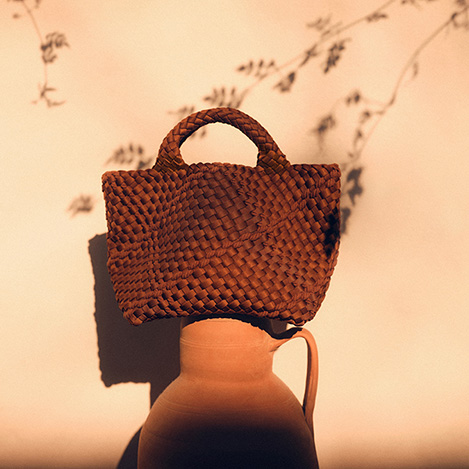 日常から旅先まで、軽やかにエレガントに。春夏気分を加速させる、「ナゲディ」のNEWバッグ