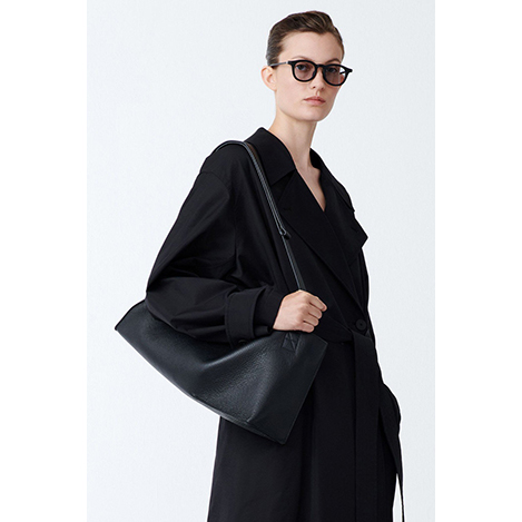 「スタジオ ニコルソン」が提案するジェンダーレスなバッグ