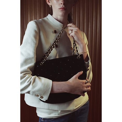 【ELLE SHOP限定】ベルベットの艶めきで格上げする「マリュス」の大人顔ショルダーバッグ