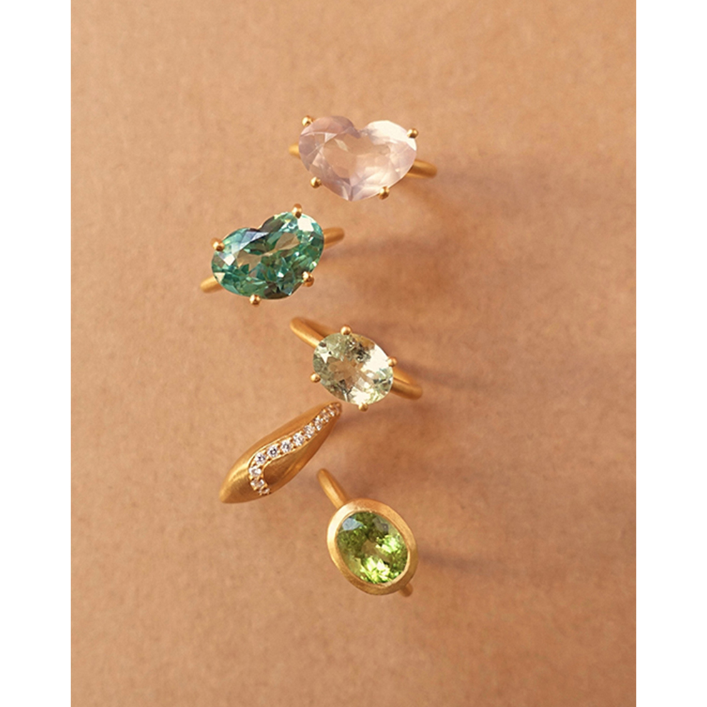 天然石の色彩で“感情”をまとって。心華やぐ「クイ」のジュエリーコーディネート