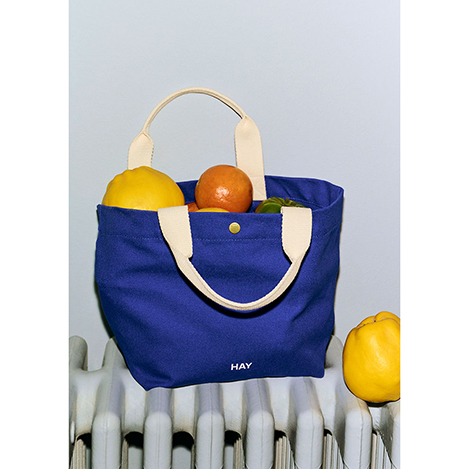 「HAY」のロゴバッグにミニサイズが仲間入り! 色違いで揃えたいアイテムをチェック