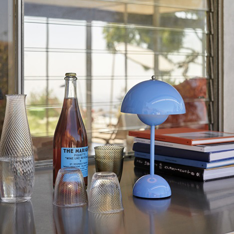 シーンにあわせて選びたい、バリエーション豊かな「アンドトラディション」のポータブルランプ