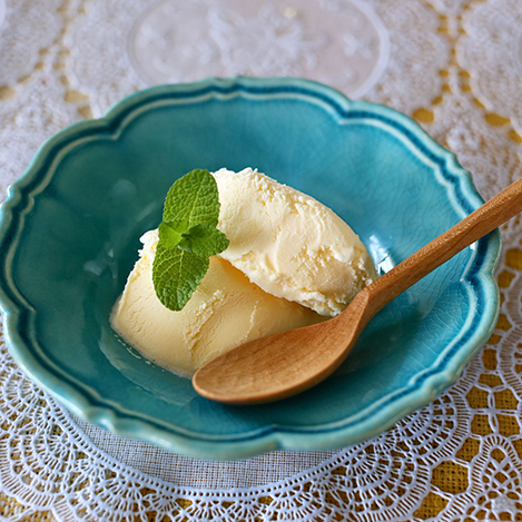 暮らしの中で当たり前に使う、民藝的な美しさをたたえた器。「あわびウェア」が私たちを惹きつける理由