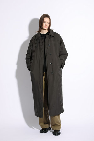 SACRA(サクラ)｜パディングタフタロングコート/ブラック の通販