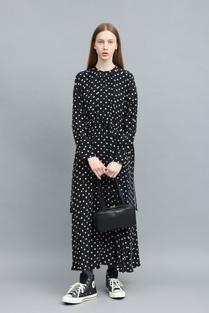 SACRA(サクラ)｜ポルカドットワンピース/ブラック の通販｜ELLESHOP