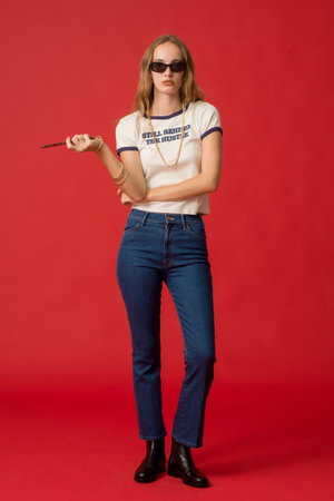 MOTHER(マザー)｜THE HUSTLER ANKLE フレアデニム (IGG)/ブルー の通販