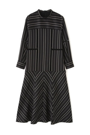 美品◆ADORE アドーア ルーセントプリーツジャガードワンピース 黒 M マルチストライプジャガードワンピース | ADORE（アドーア） ｜【公式