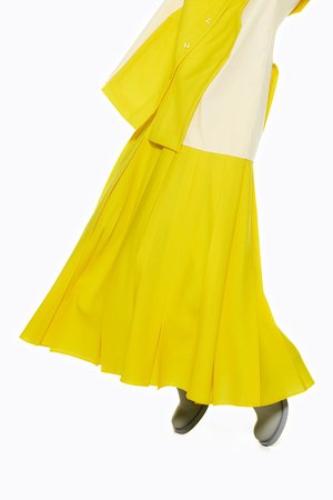 ENFOLD(エンフォルド)｜BOX PLEATS MIDI-SKIRT/イエロー の通販