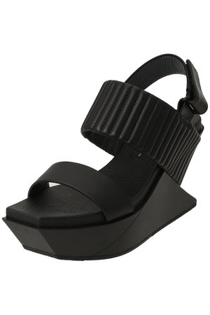 UNITED NUDE(ユナイテッド ヌード)｜Delta Wedge Puffier/ブラック の