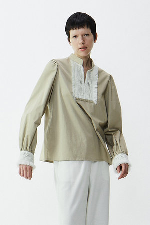 PLAIN PEOPLE(プレインピープル)｜スラブサテンブラウス/ベージュ の