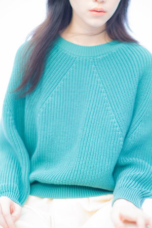 BATONER(バトナー)｜シグネチャー クルーネック/エメラルド の通販