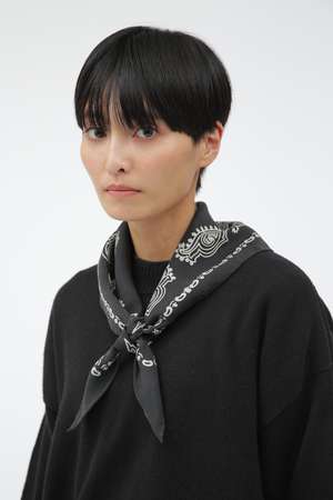 MARGARET HOWELL(マーガレット・ハウエル)｜GRAPHIC BANDANA SCARF