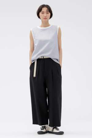 MARGARET HOWELLブラック プリーツ付きショートパンツ MARGARET HOWELLブラック プリーツ付きショートパンツ MARGARET HOWELL