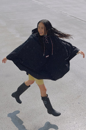 HUNTER(ハンター)｜トラベル ポンチョ/ブラック の通販｜ELLESHOP