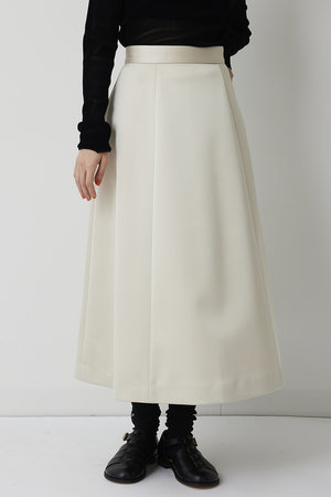 ヴァレンティノ / ムートン フレアスカート 冬 アイボリー 白 羊革 ヴァレンティノ / ムートン フレアスカート 冬 アイボリー 白 羊革