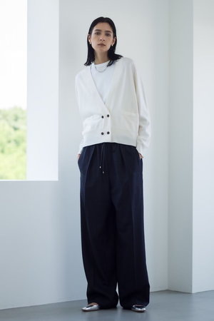 ebure アイボリー Vネック カーディガン ニット Vネックカーディガン アイボリー レディース(M オフ