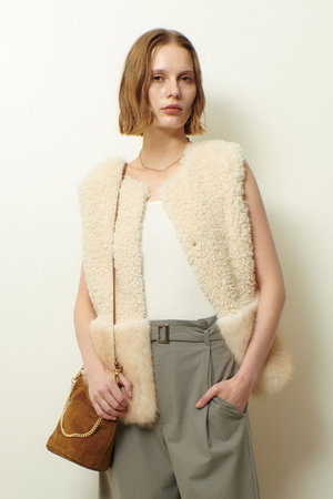 2000円お値下げしました！allureville フェイクボアコンビニットジレ allureville(アルアバイル)｜フェイクボアコンビニットジレ/アイボリー