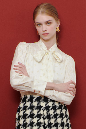 【週末限定価格】アルアバイル リボン ボウタイ ブラウス シャツ/ブラウス|トップス|LOULOU WILLOUGHBY|商品一覧｜allureville