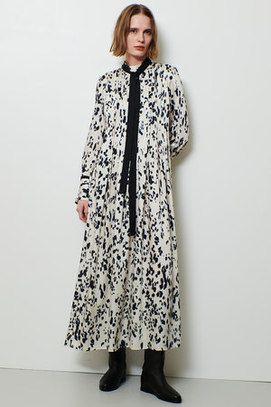 allureville(アルアバイル)｜OFFICINAプリーツフレアワンピース