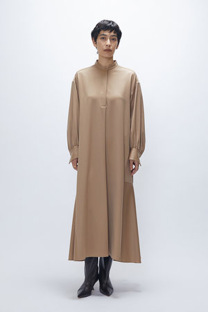 美品✨プルミエアロンディスモン ウールサテンシャツワンピース バンドカラー 1er Arrondissement(プルミエ アロンディスモン)｜ウールサテンシャツ