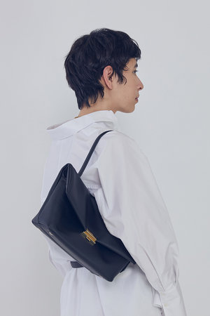 美品 PUNTI. レザー 2WAY ショルダーバッグ ブラック 別注 完売 1er Arrondissement(プルミエ アロンディスモン)｜【PUNTI】”GRAFT