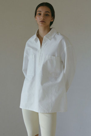 美品etre tokyoバルーンシルエットシャツカラーロングトップス　ホワイト ETRE TOKYO（エトレトウキョウ）の「バルーンシルエットシャツカラー