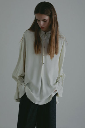 ETRE TOKYO(エトレトウキョウ)｜キャンディースリーブシルキーシャツ