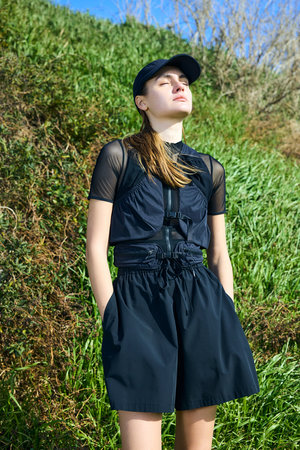 nagonstansベスト nagonstans(ナゴンスタンス)｜trail vest/Black の通販｜ELLESHOP