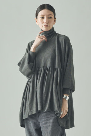 Curensology(カレンソロジー)｜ハイネックギャザーニットプルオーバー