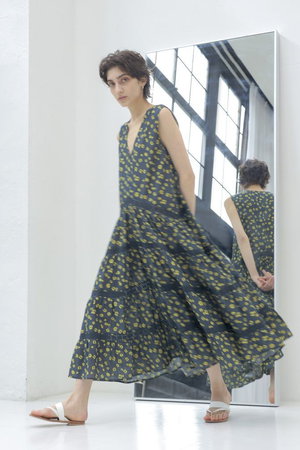 Merlette(マーレット)｜WALLIS PRINT フラワープリント Vネック