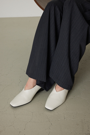 Angled heel square shoes/シューズ