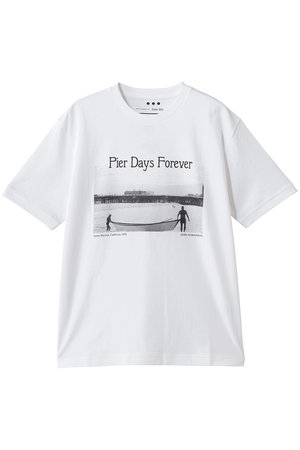 three dots(スリードッツ)｜【UNISEX】グラフィックTシャツ/PIER DAYS