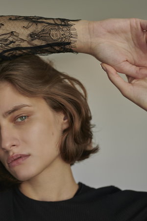 AROMATIQUE(アロマティック)｜袖レース ロングスリーブ/ブラック の