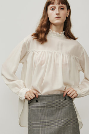 【新品タグ付き】デパリエ　DEPAREILLE 白ブラウス DEPAREILLE(デパリエ)｜シルキーラッフルブラウス/オフホワイト