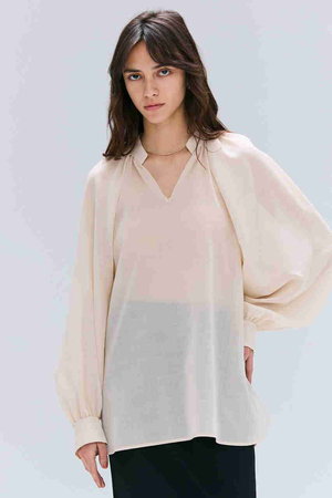 BEIGE，(ベイジ，)｜MOYE（モイエ）/シアーウールパフスリーブブラウス