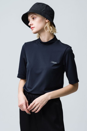 レディースウェア OBSIDIAN CURSIVE EMBROIDERY HIGHNECK LS OBSIDIAN(オブシディアン)｜CURSIVE EMBROIDERY HIGHNECK SHORTSLEEVE