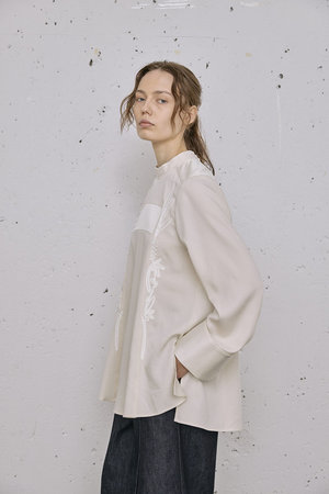 LOKITHO(ロキト)｜コード エンブロイダリー トップス/ホワイト の通販