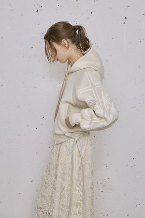 LOKITHO(ロキト)｜コード エンブロイダリー ジップアップ フーディー