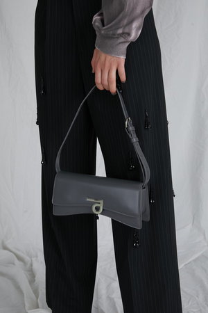 PRANK PROJECT(プランク プロジェクト)｜ロゴプレートナローバッグ