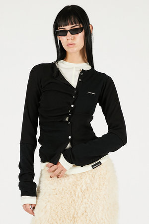 PRANK PROJECT(プランク プロジェクト)｜ランダムボタンニットトップ